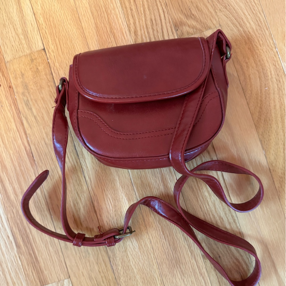 small dark red purse from forever 21